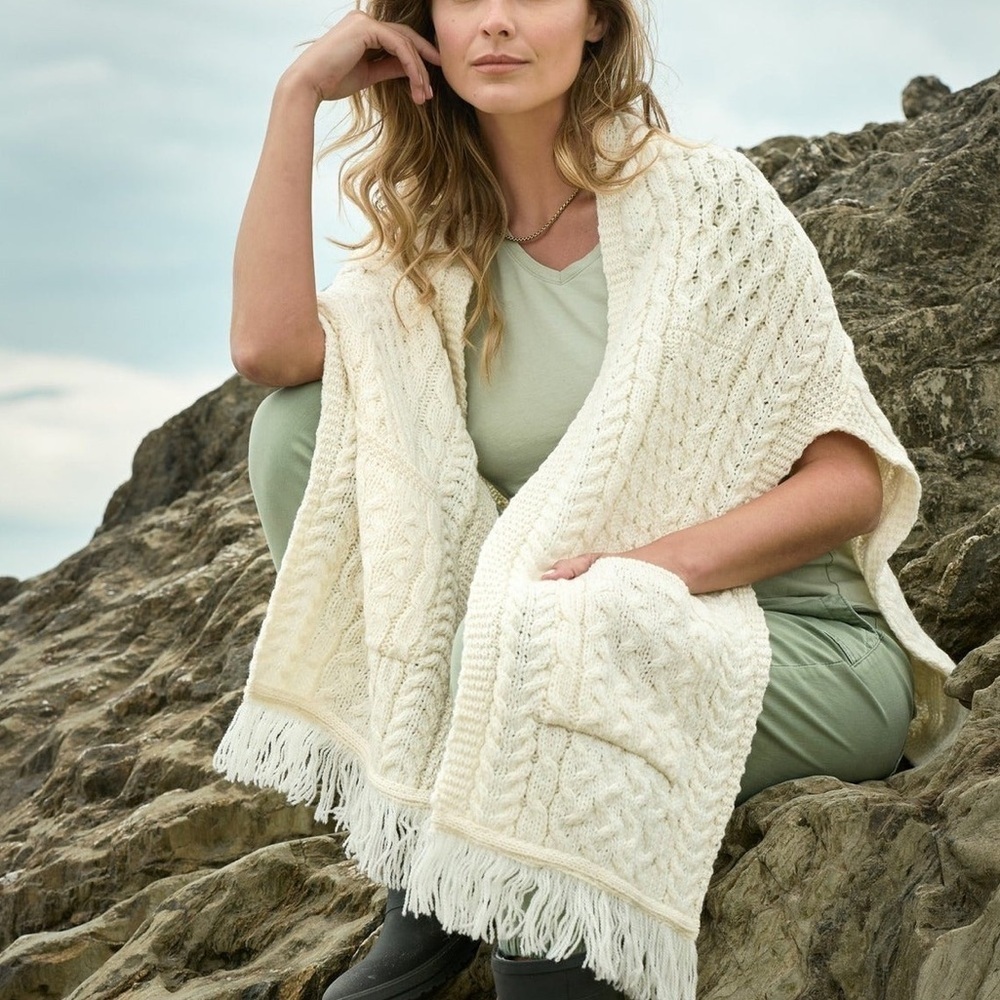 ARAN CRAFTS Ireland Merino Wool Poncho Shawl Cardigan Sweater Cream